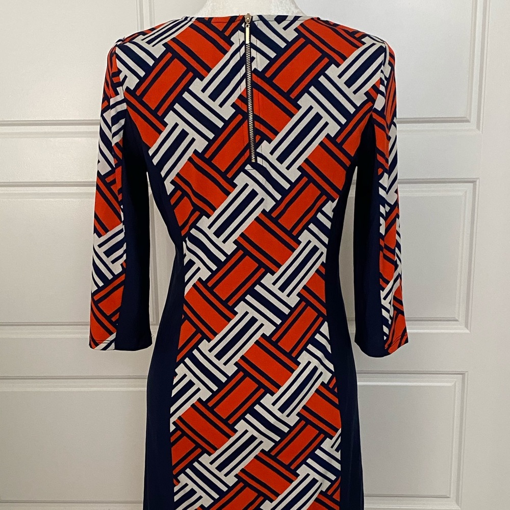 Form fitting Dress - Picture 3 of 4